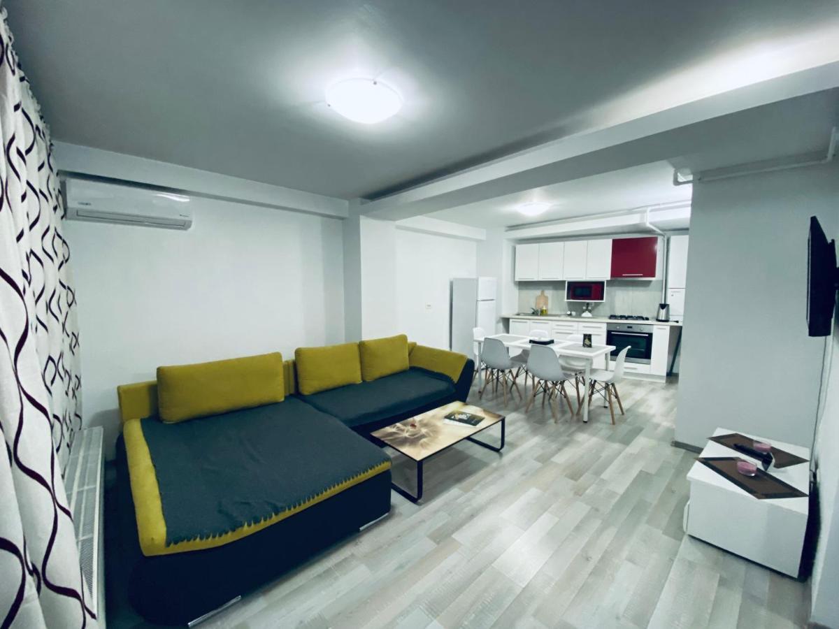 City Center Suite With Terrace บูคาเรสต์ ภายนอก รูปภาพ